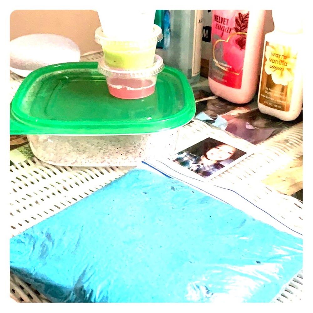 BRIGHT DARK BLUE SLIME WITH CRUNCHY BEADS